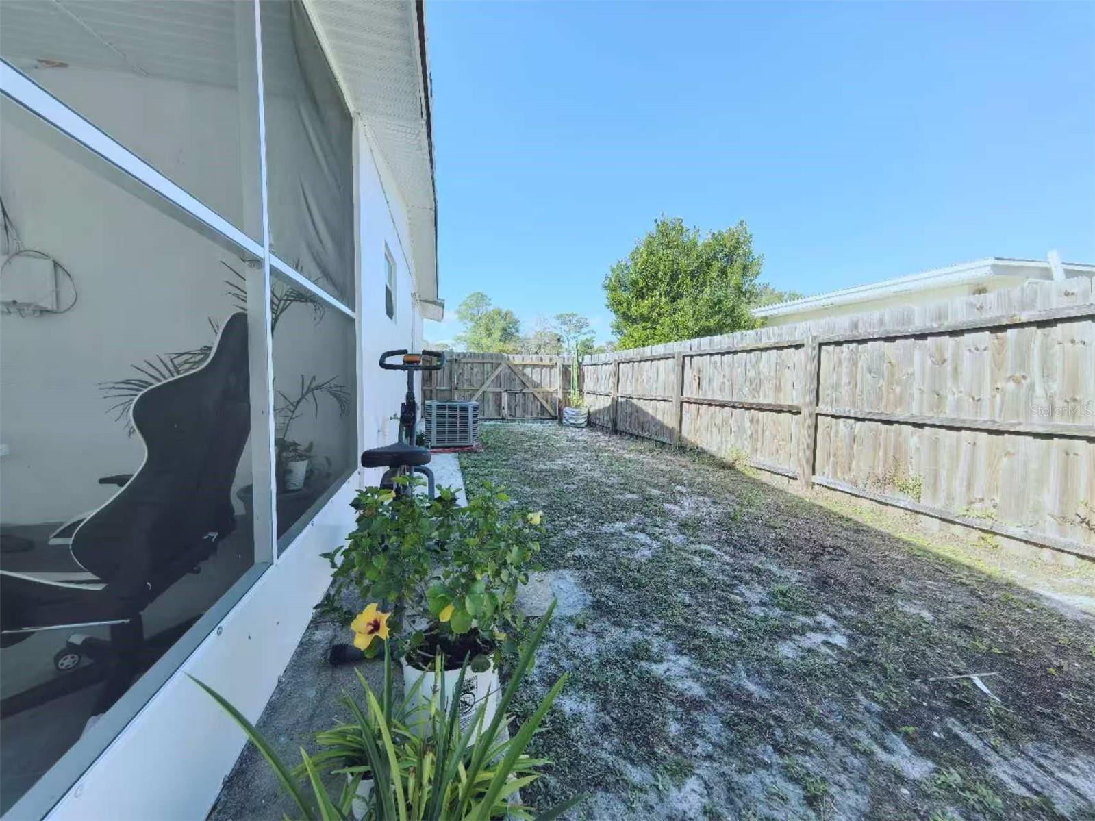 Image 24 of 42 For 1363 Rockhill Street