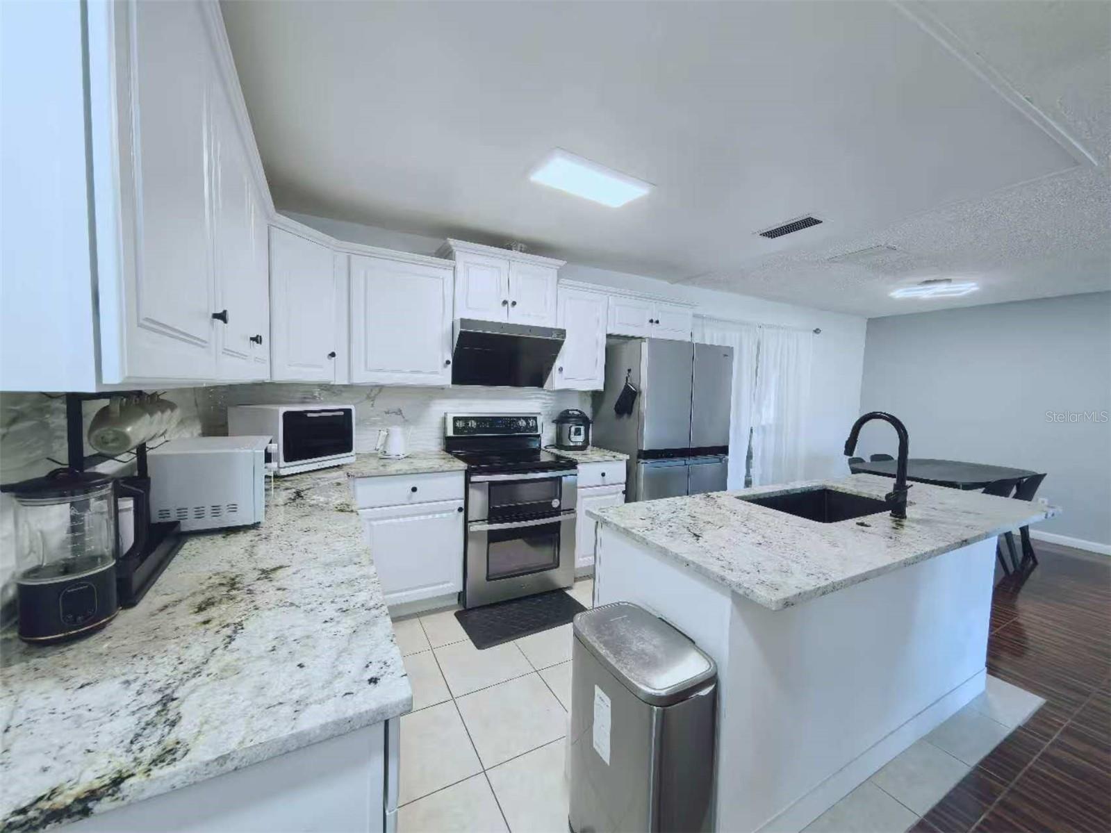 Image 5 of 42 For 1363 Rockhill Street