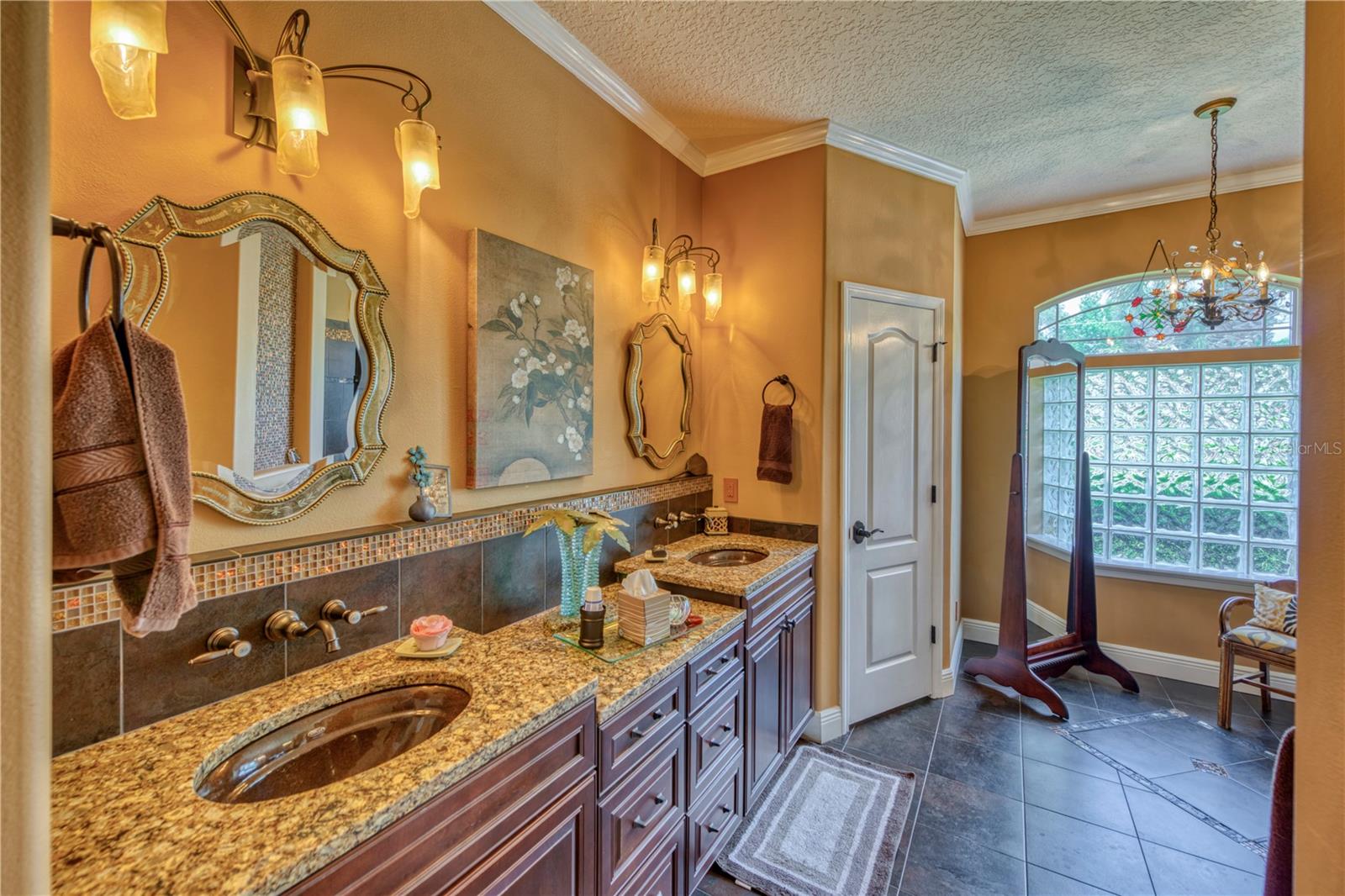 Image 24 of 44 For 2 Waves Place