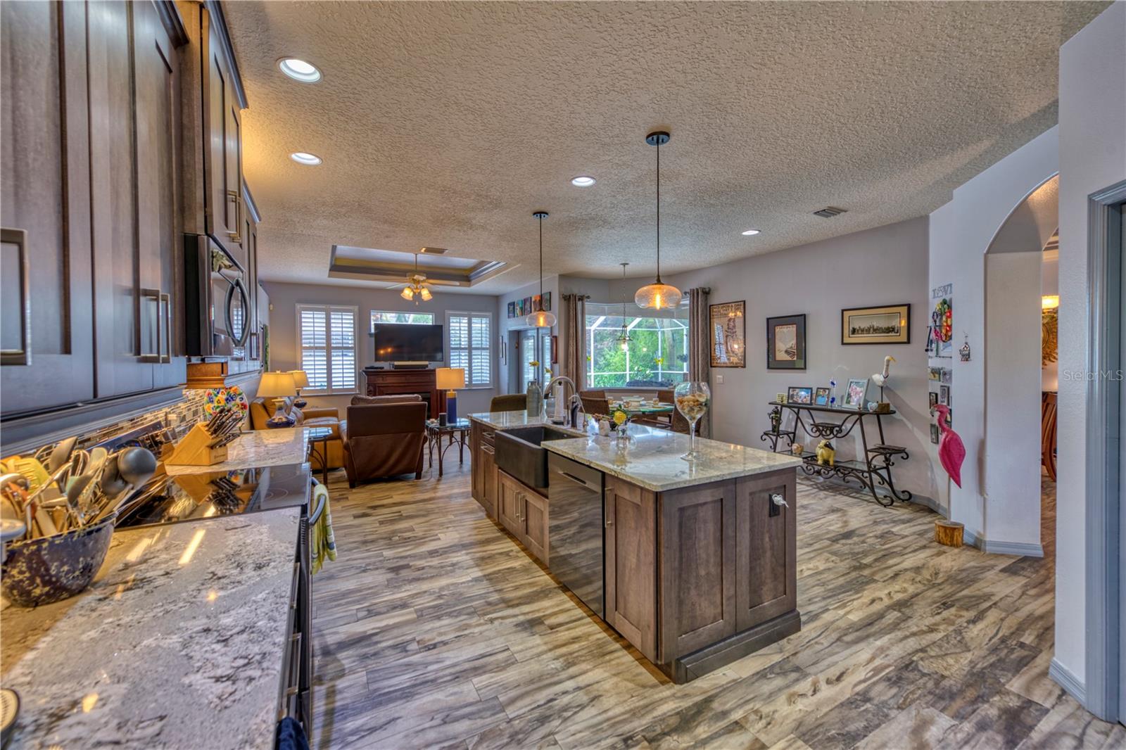 Image 29 of 44 For 2 Waves Place