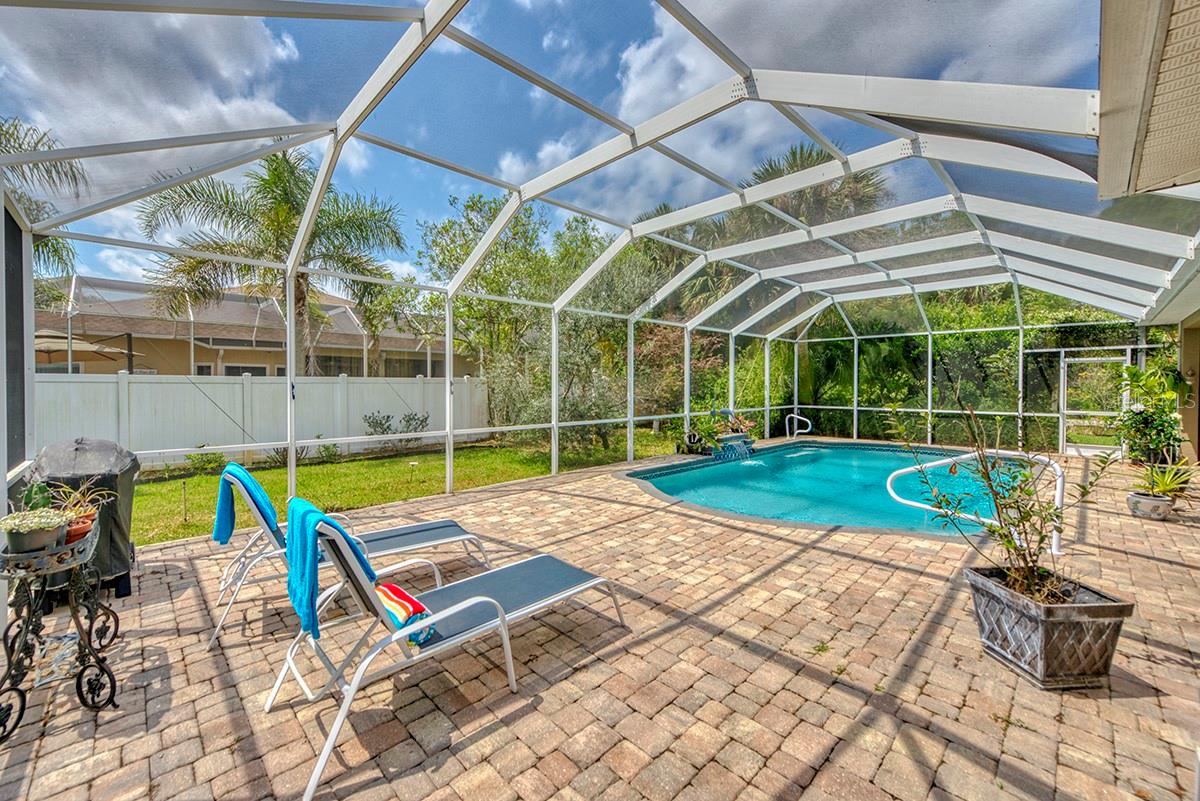 Image 3 of 44 For 2 Waves Place