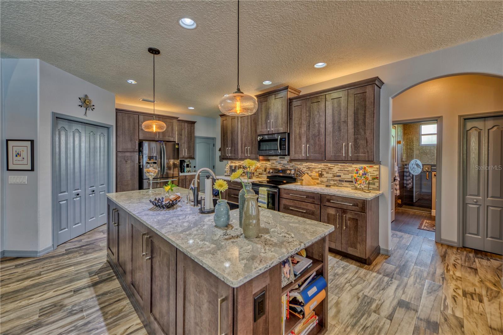 Image 32 of 44 For 2 Waves Place