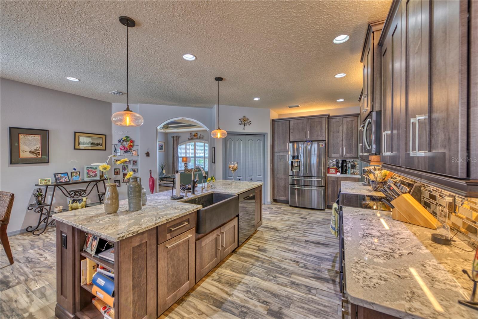 Image 33 of 44 For 2 Waves Place