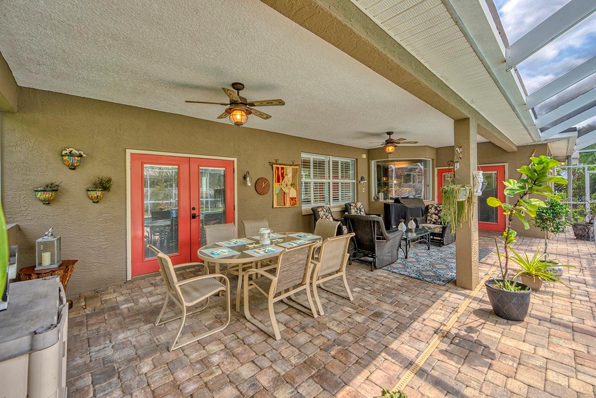 Image 7 of 44 For 2 Waves Place