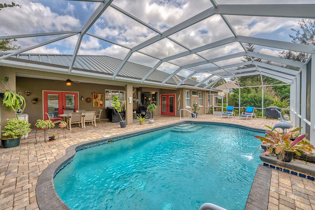 Image 8 of 44 For 2 Waves Place