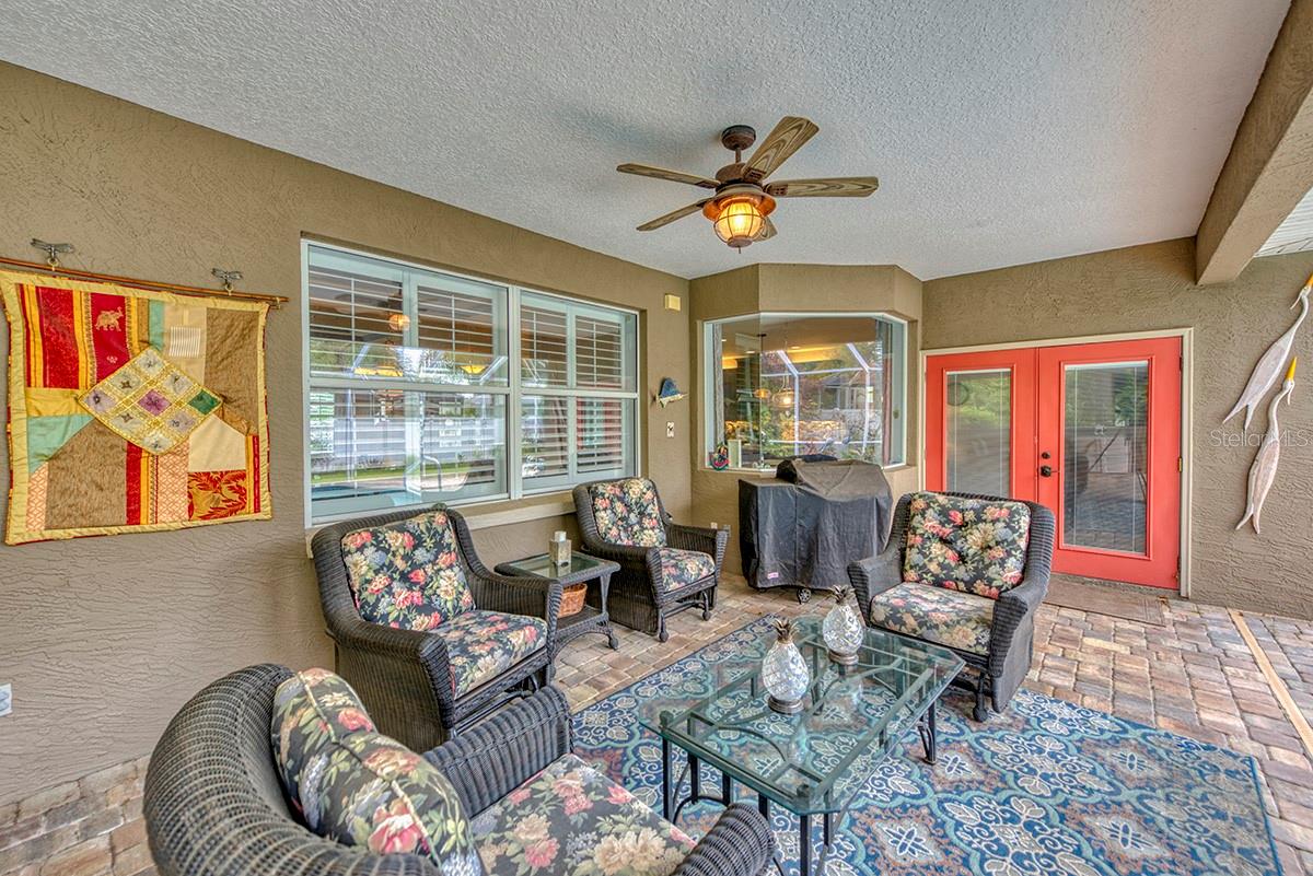 Image 9 of 44 For 2 Waves Place