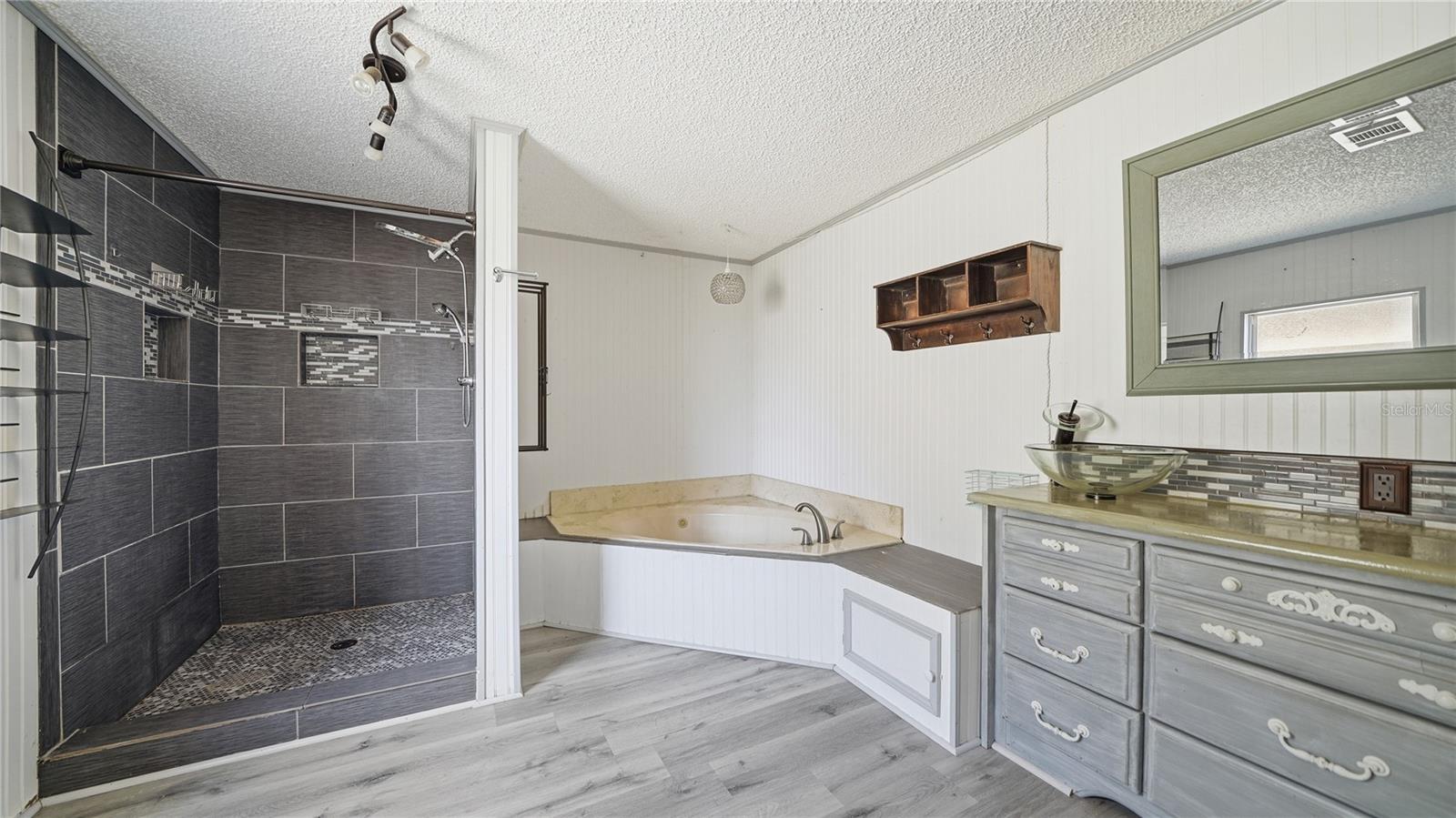 Image 18 of 46 For 4524 5th Avenue