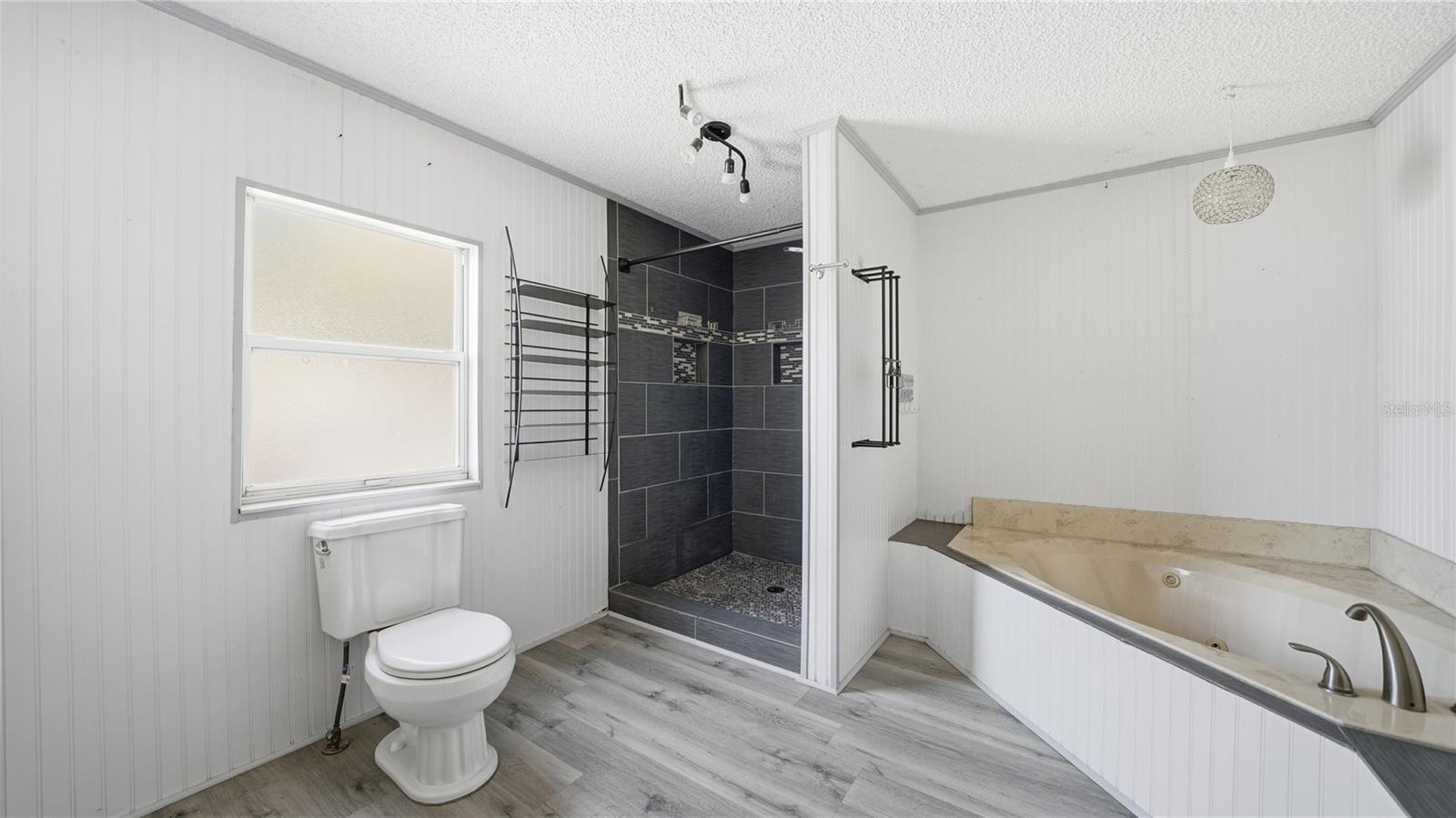 Image 20 of 46 For 4524 5th Avenue