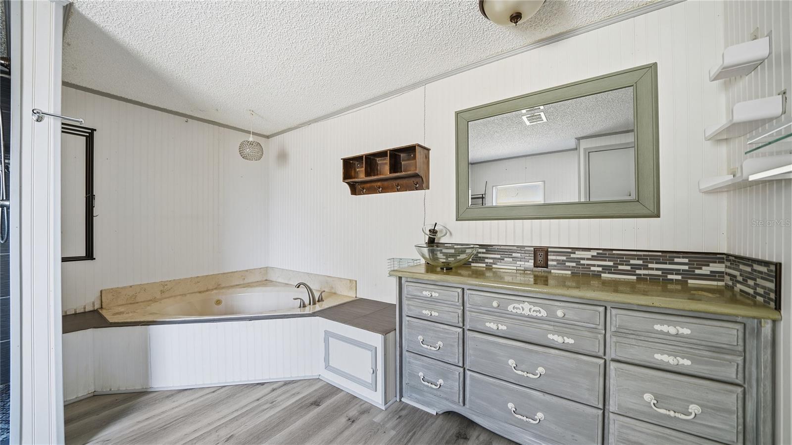 Image 21 of 46 For 4524 5th Avenue