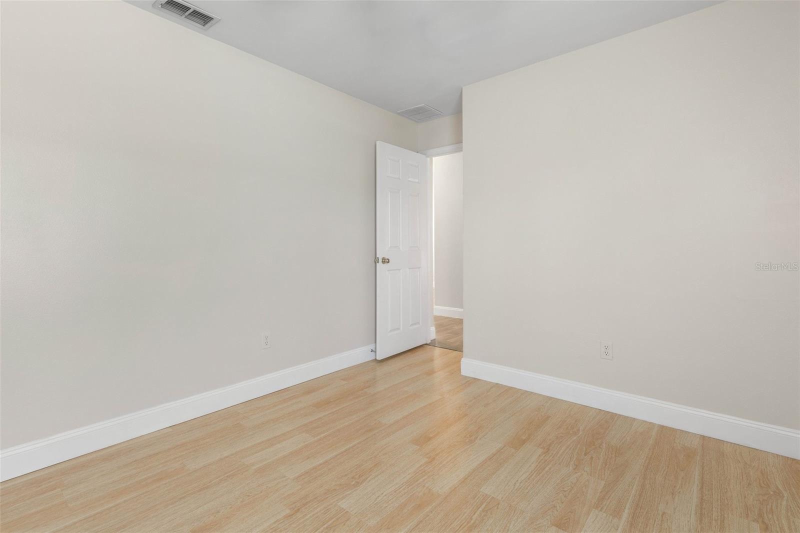 Image 33 of 44 For 1 President Lane