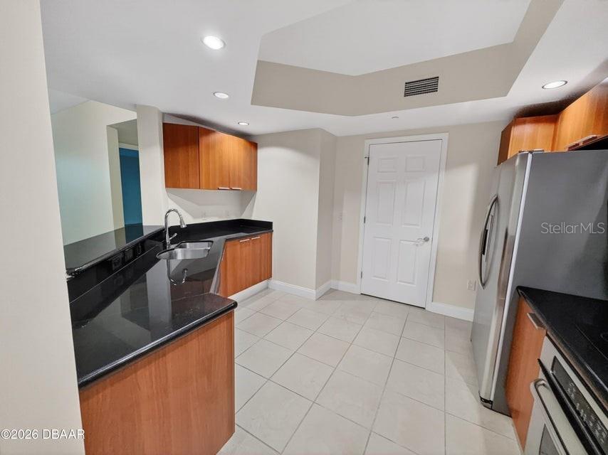 Image 20 of 38 For 241 Riverside Drive 508