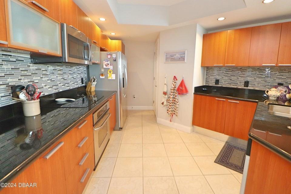 Image 26 of 45 For 231 Riverside Drive 1106-1