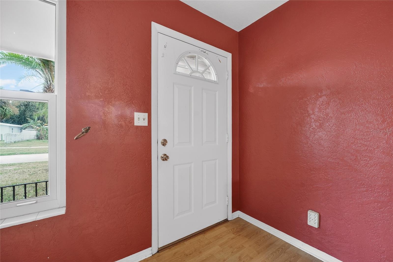 Image 10 of 41 For 211 Lynnhurst Drive