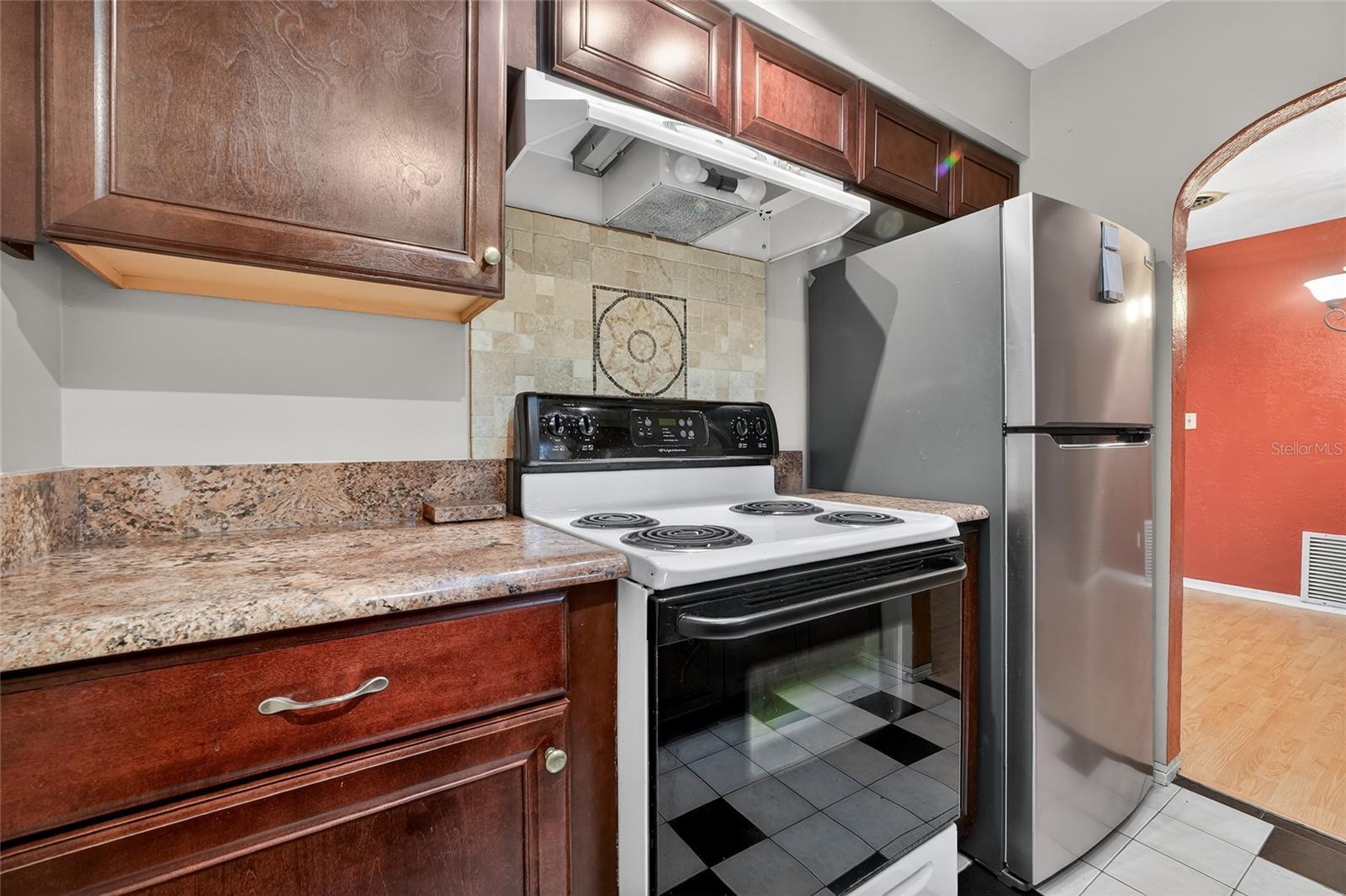 Image 13 of 41 For 211 Lynnhurst Drive