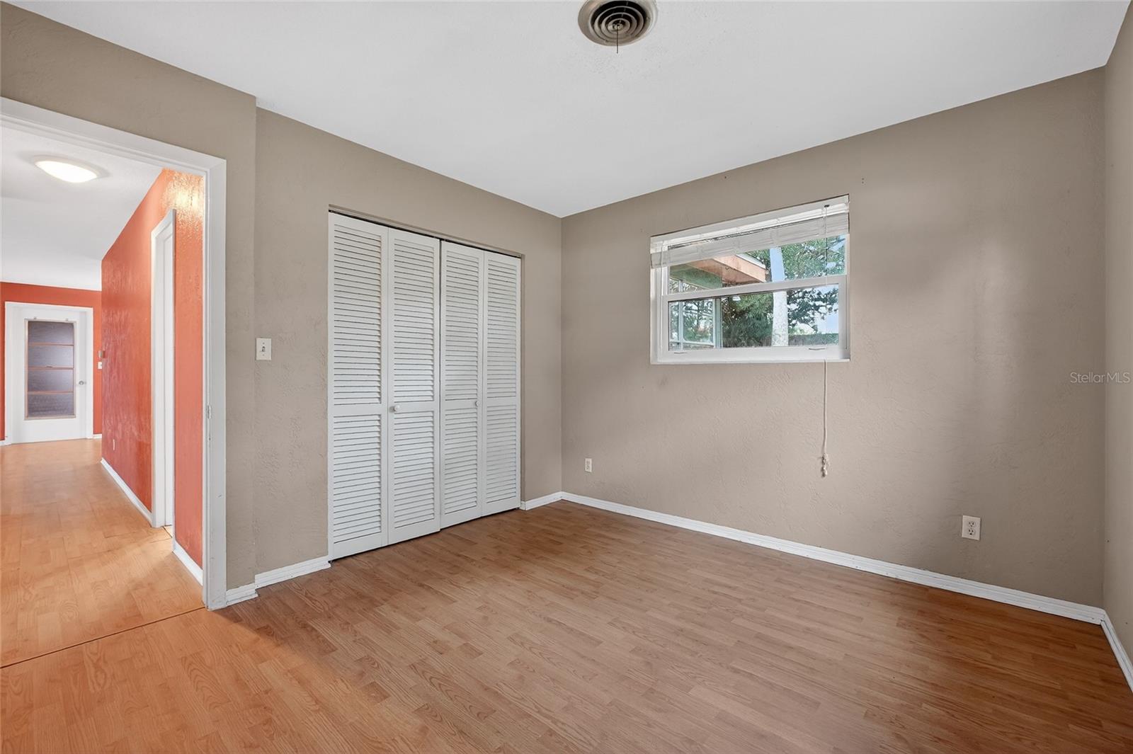 Image 16 of 41 For 211 Lynnhurst Drive