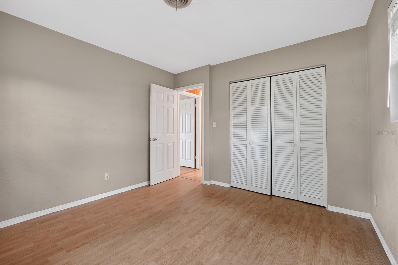 Image 17 of 41 For 211 Lynnhurst Drive