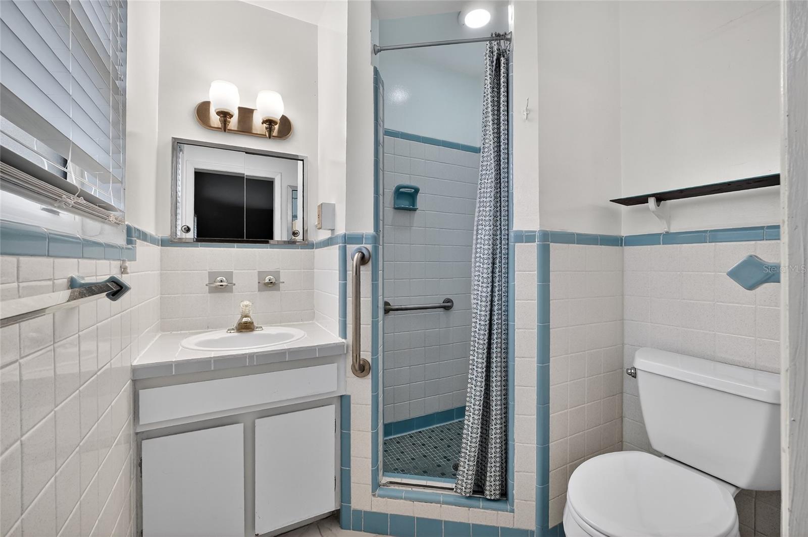 Image 19 of 41 For 211 Lynnhurst Drive