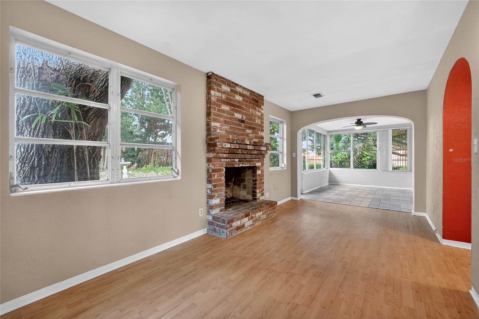 Image 24 of 41 For 211 Lynnhurst Drive