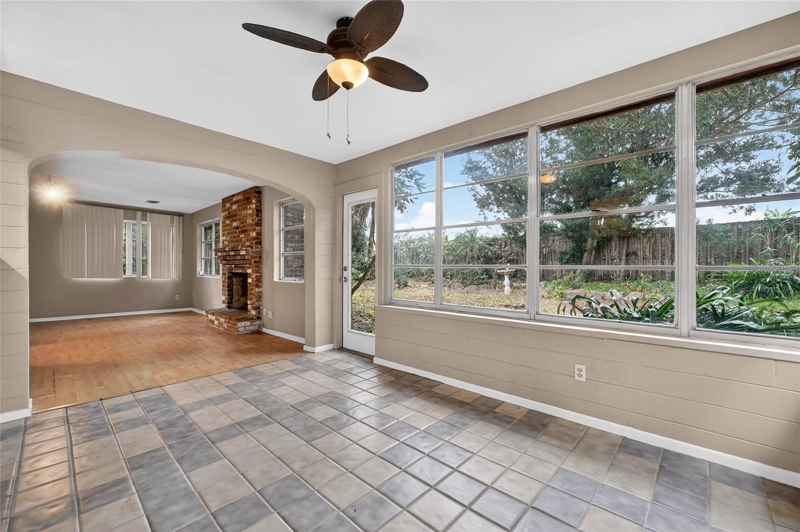 Image 27 of 41 For 211 Lynnhurst Drive