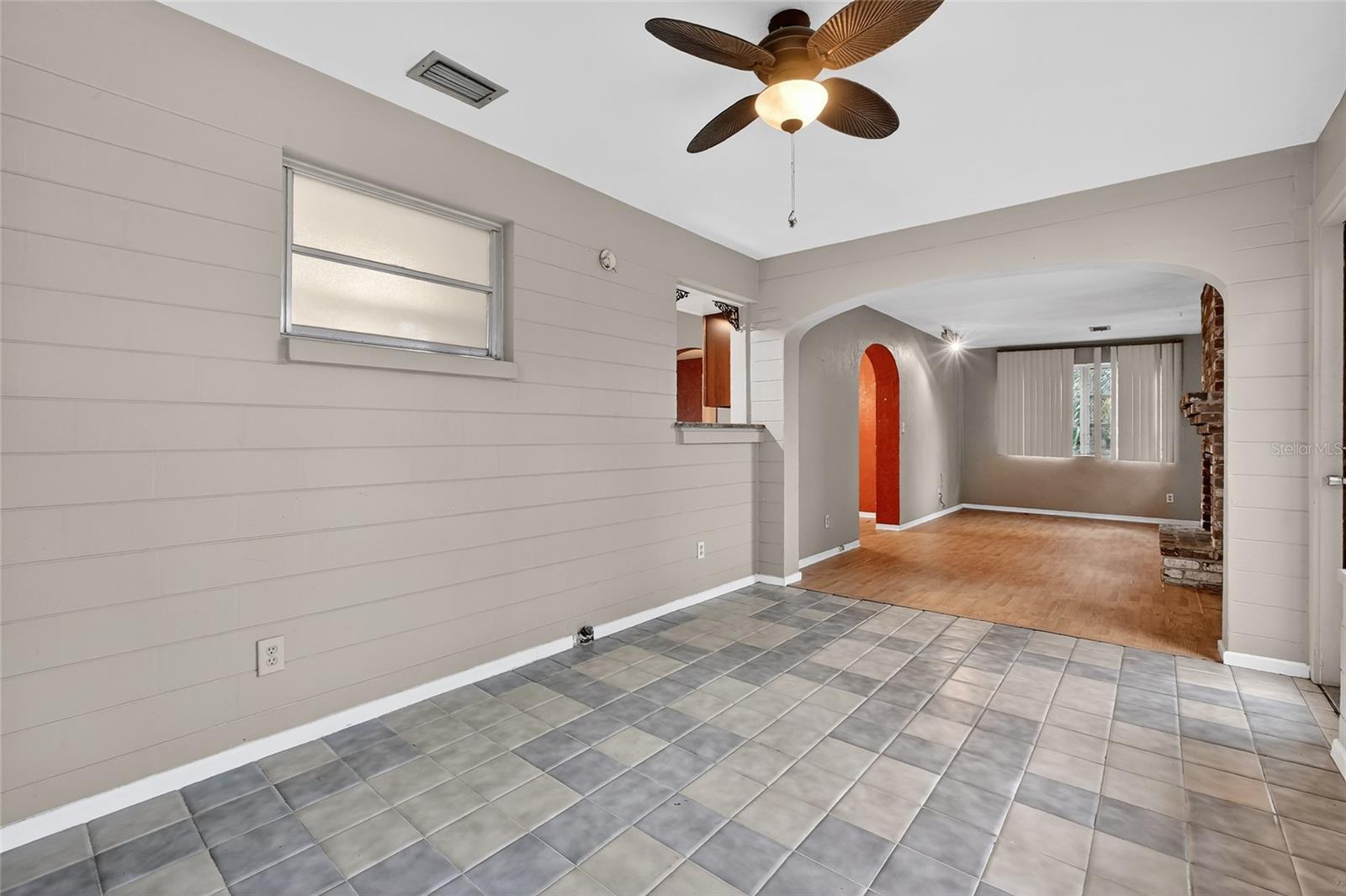 Image 28 of 41 For 211 Lynnhurst Drive