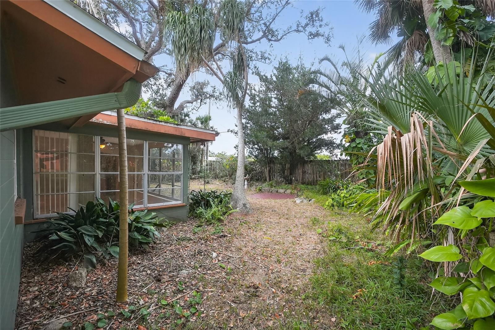 Image 31 of 41 For 211 Lynnhurst Drive