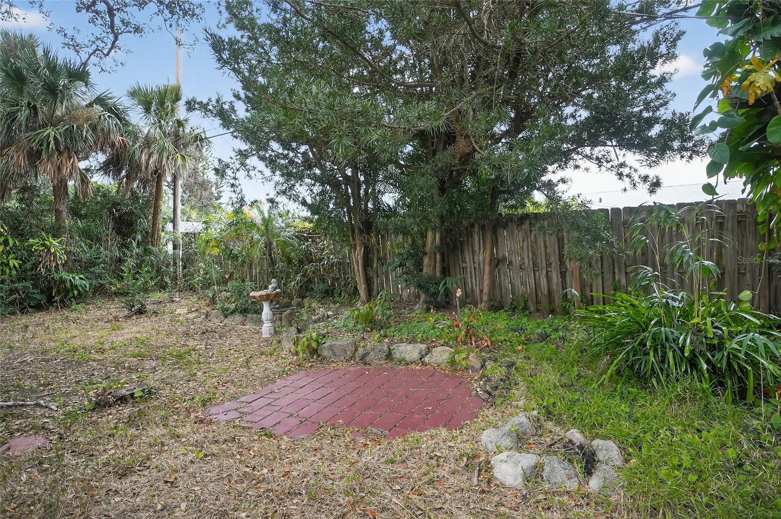 Image 35 of 41 For 211 Lynnhurst Drive