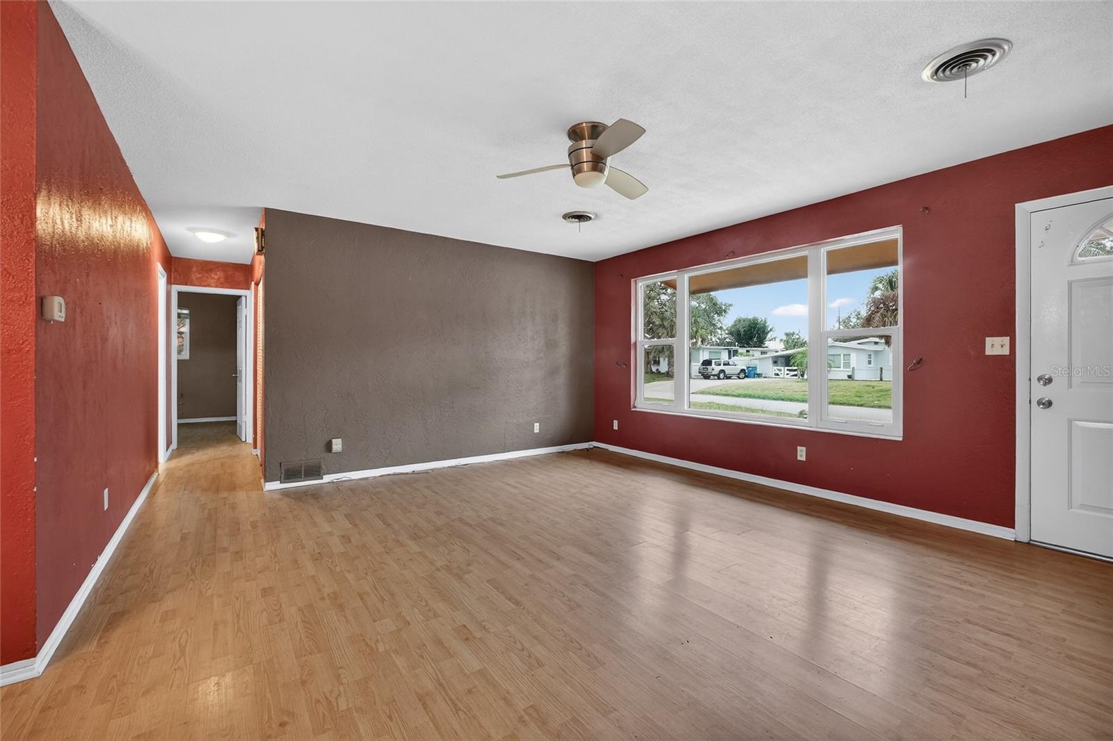 Image 7 of 41 For 211 Lynnhurst Drive