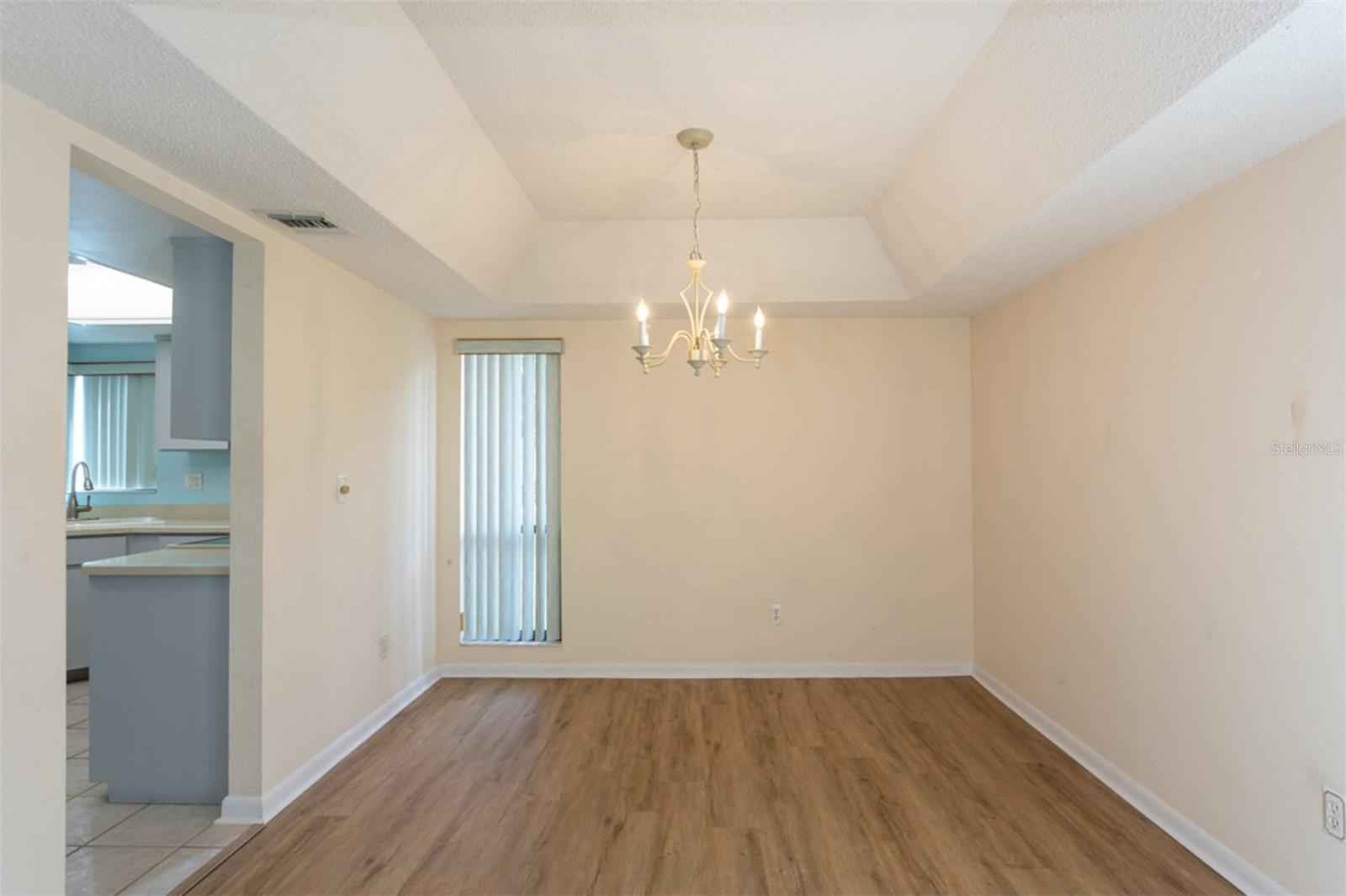 Image 11 of 48 For 17 Sherbury Court 17