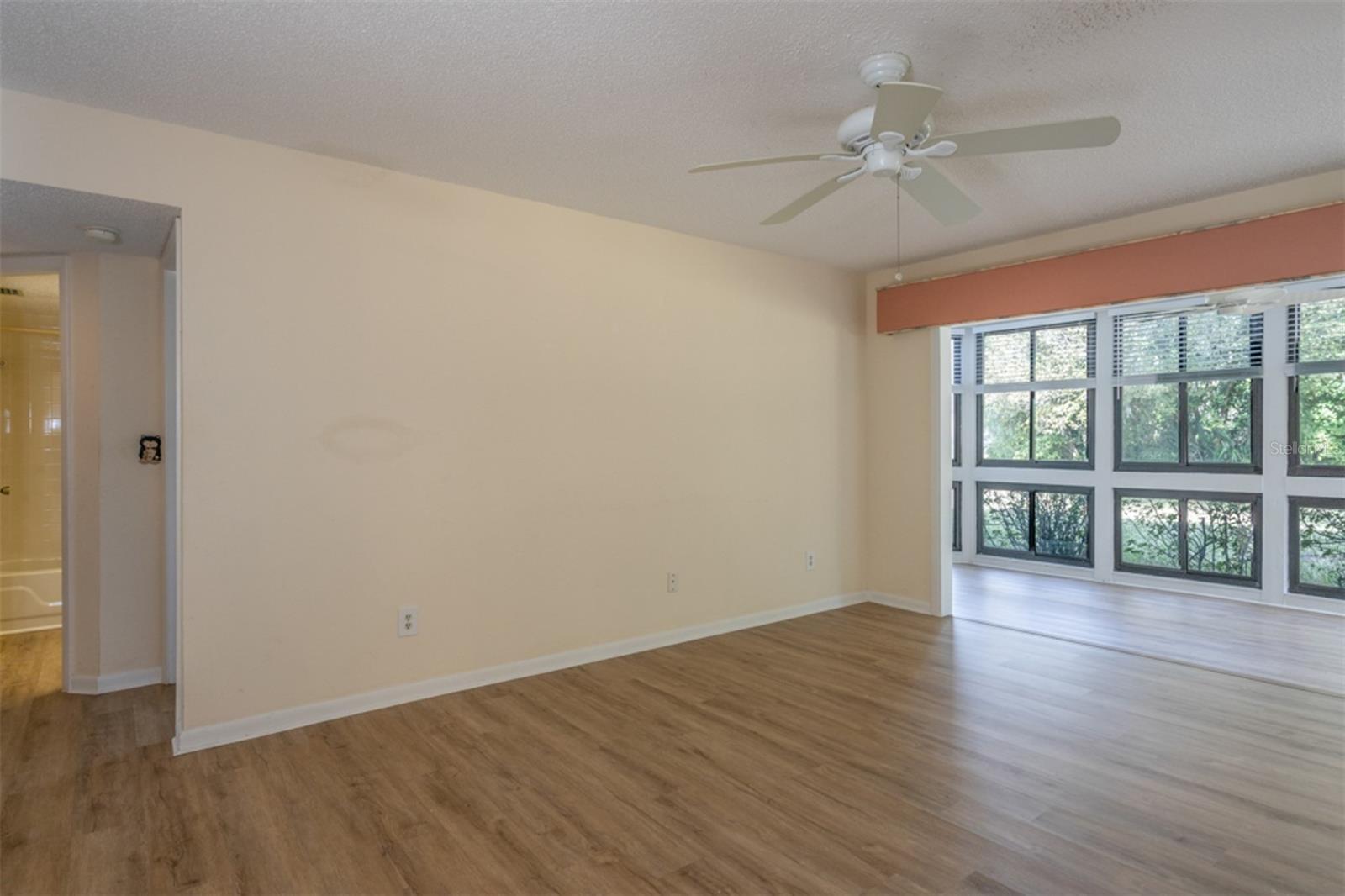 Image 13 of 48 For 17 Sherbury Court 17