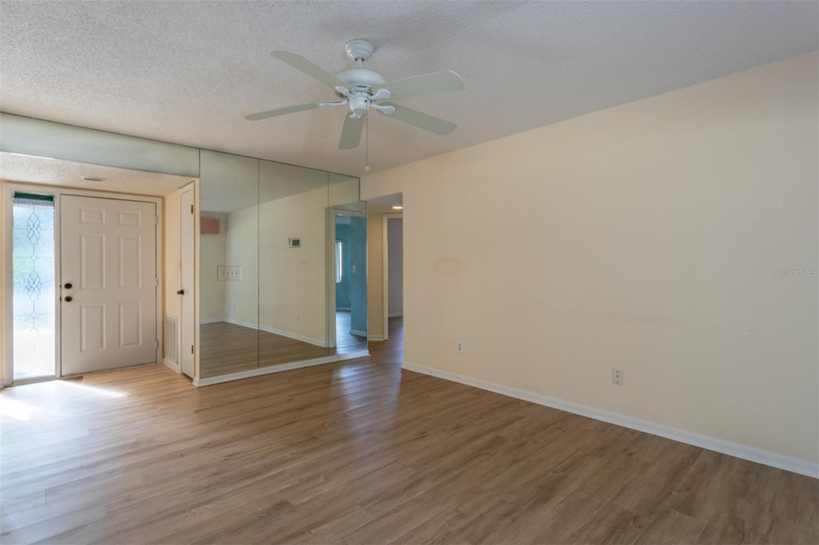 Image 17 of 48 For 17 Sherbury Court 17