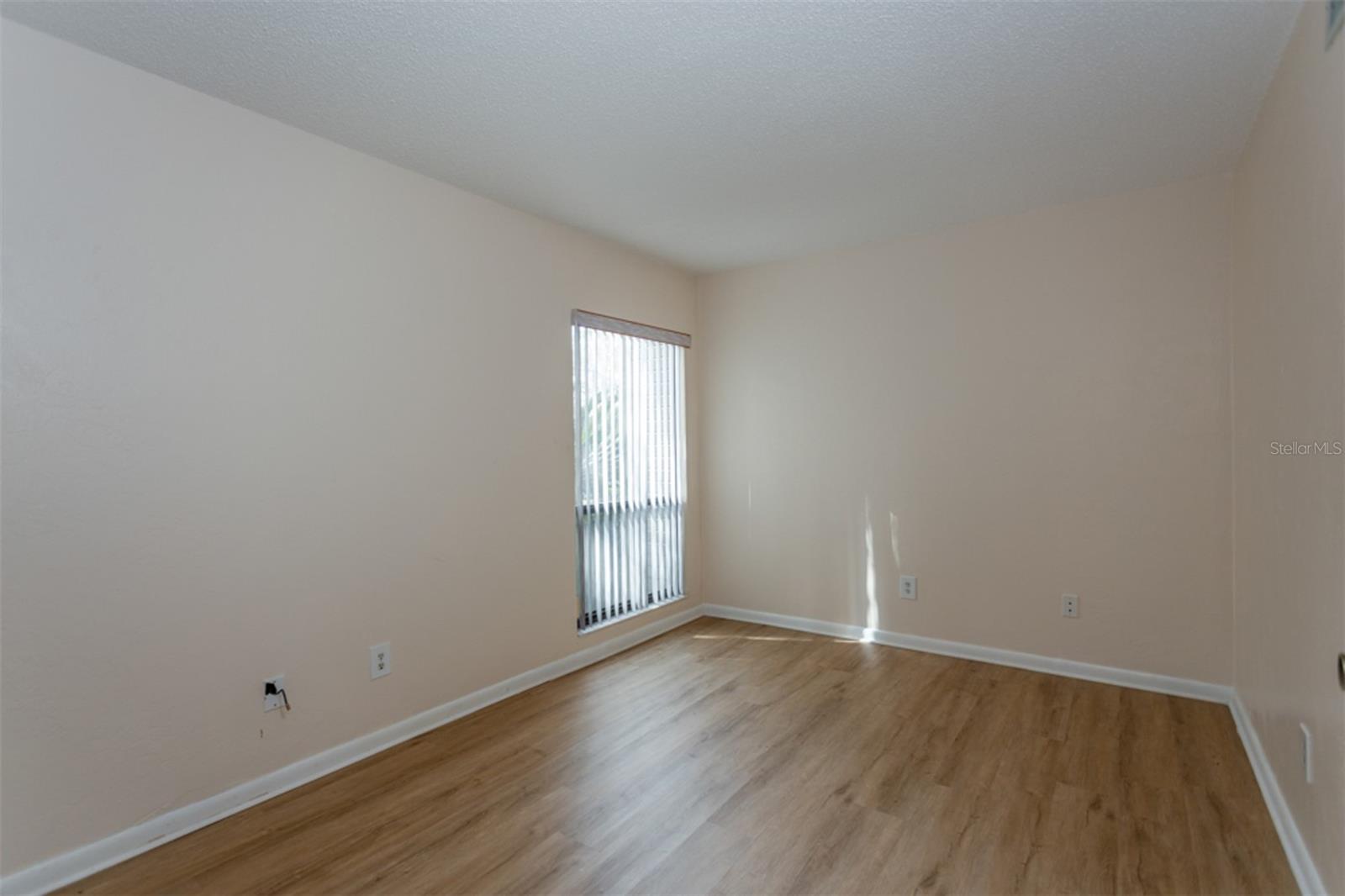 Image 27 of 48 For 17 Sherbury Court 17