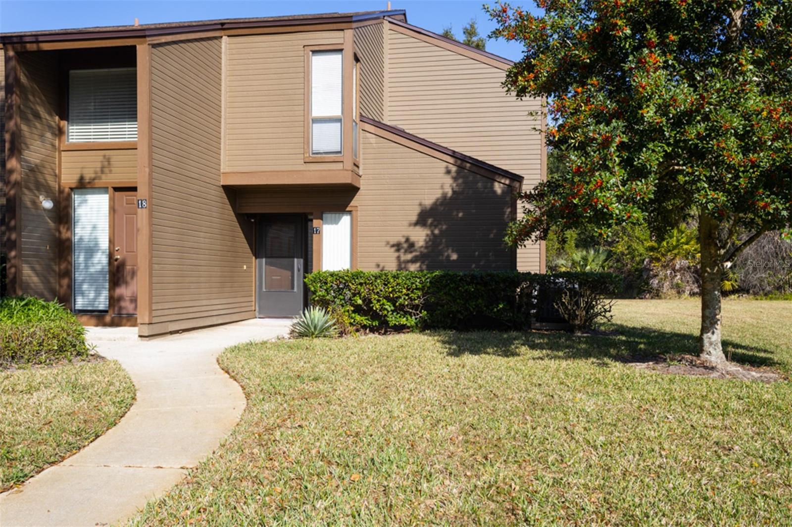 Image 3 of 48 For 17 Sherbury Court 17