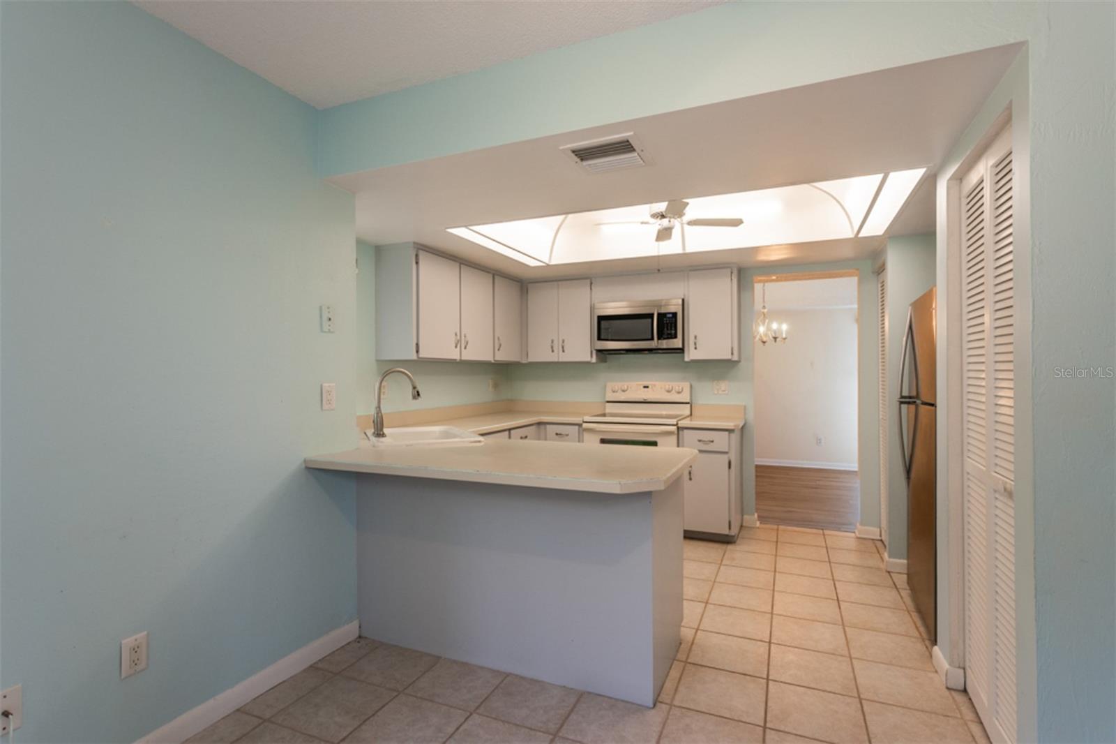 Image 5 of 48 For 17 Sherbury Court 17