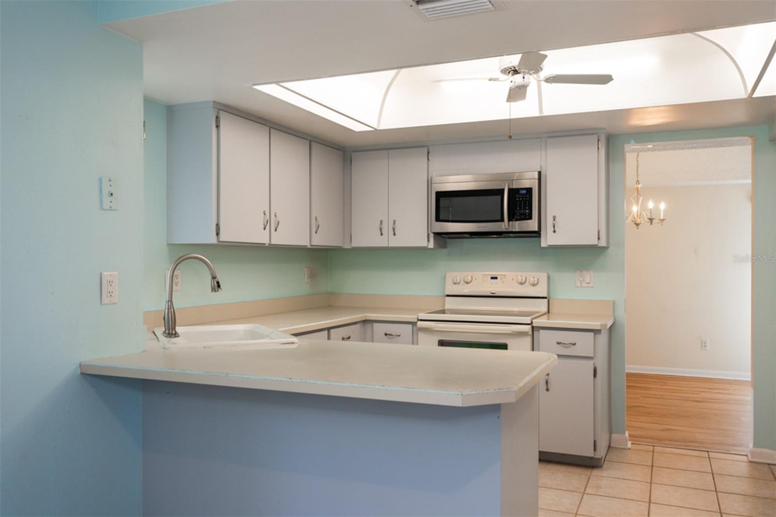 Image 6 of 48 For 17 Sherbury Court 17