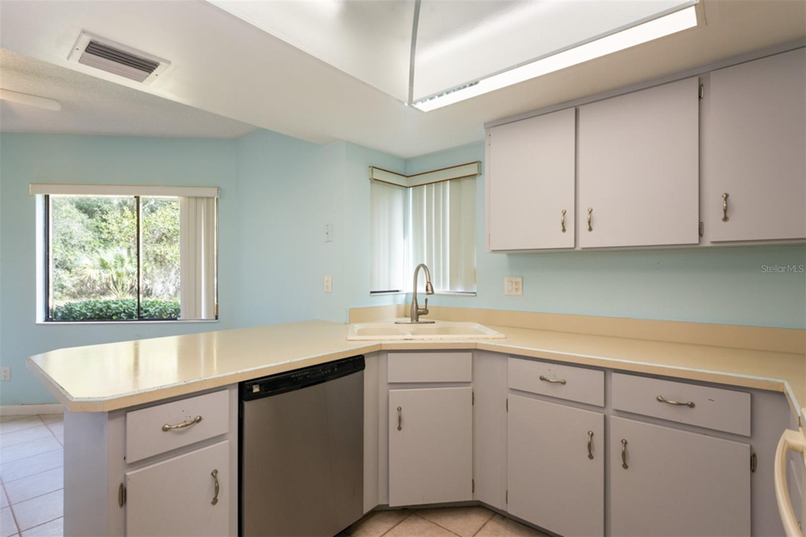 Image 7 of 48 For 17 Sherbury Court 17