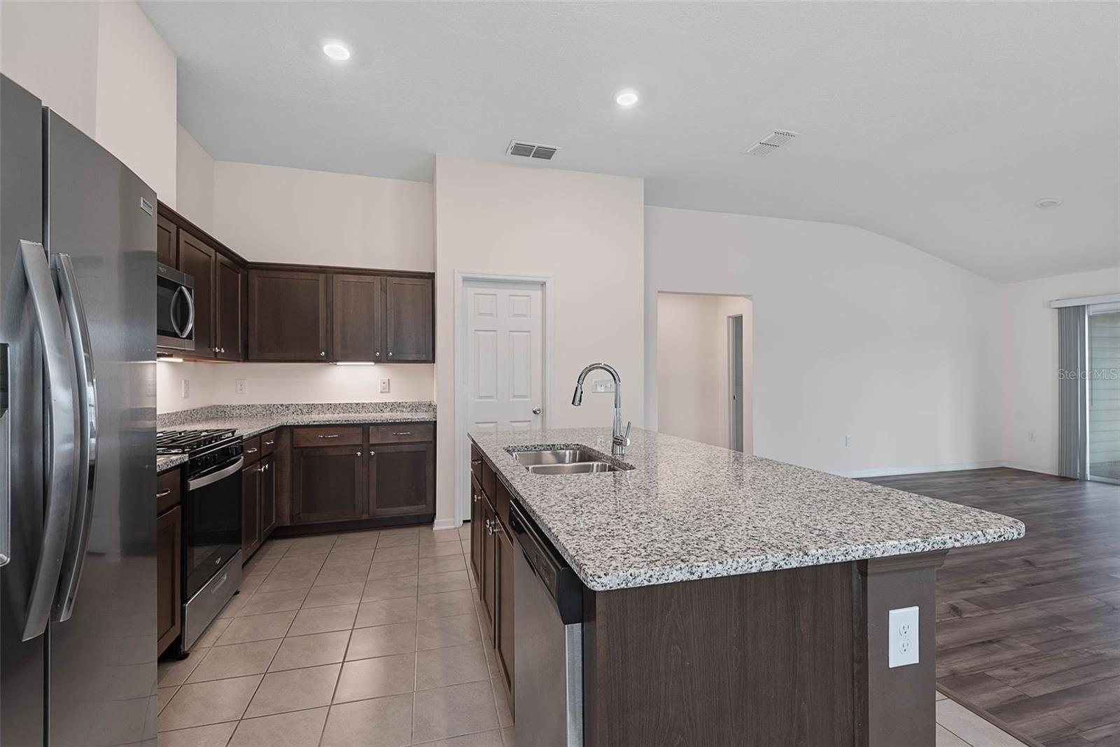 Image 18 of 61 For 20 Willow Street