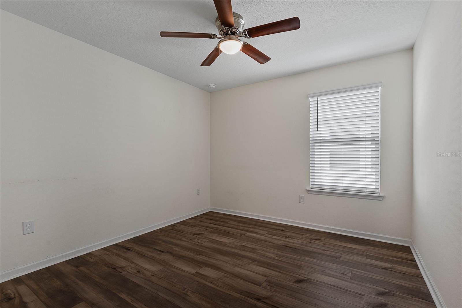 Image 32 of 61 For 20 Willow Street