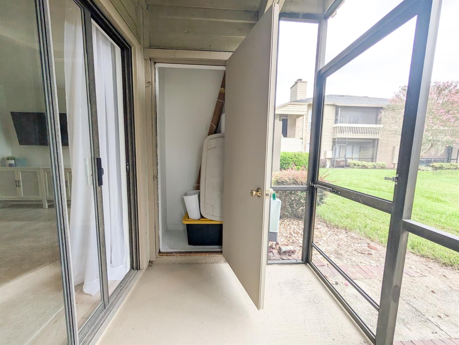 Image 23 of 32 For 10200 Belle Rive Boulevard 241