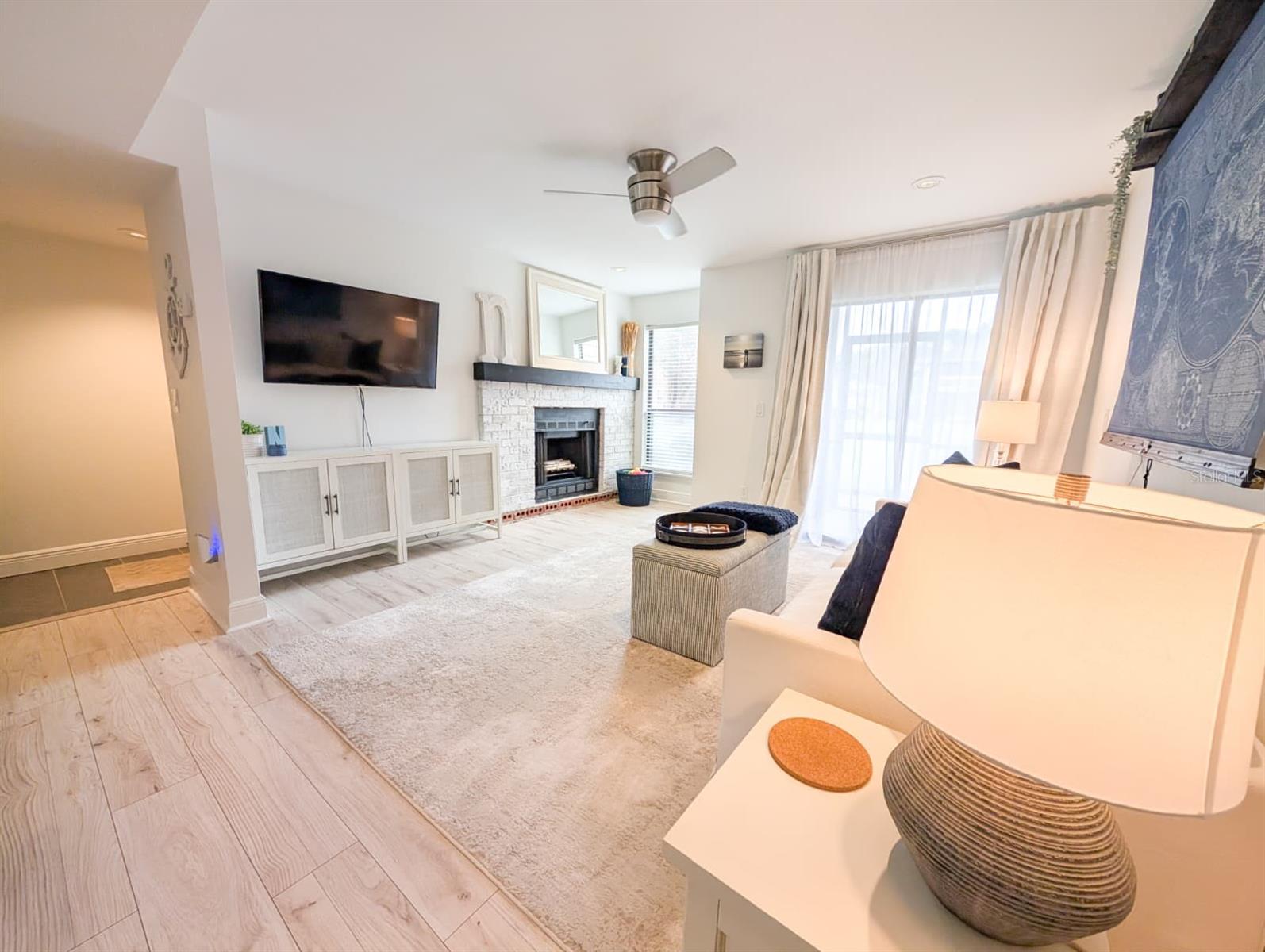 Image 5 of 32 For 10200 Belle Rive Boulevard 241