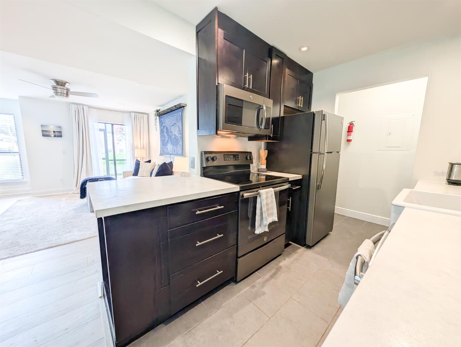 Image 6 of 32 For 10200 Belle Rive Boulevard 241