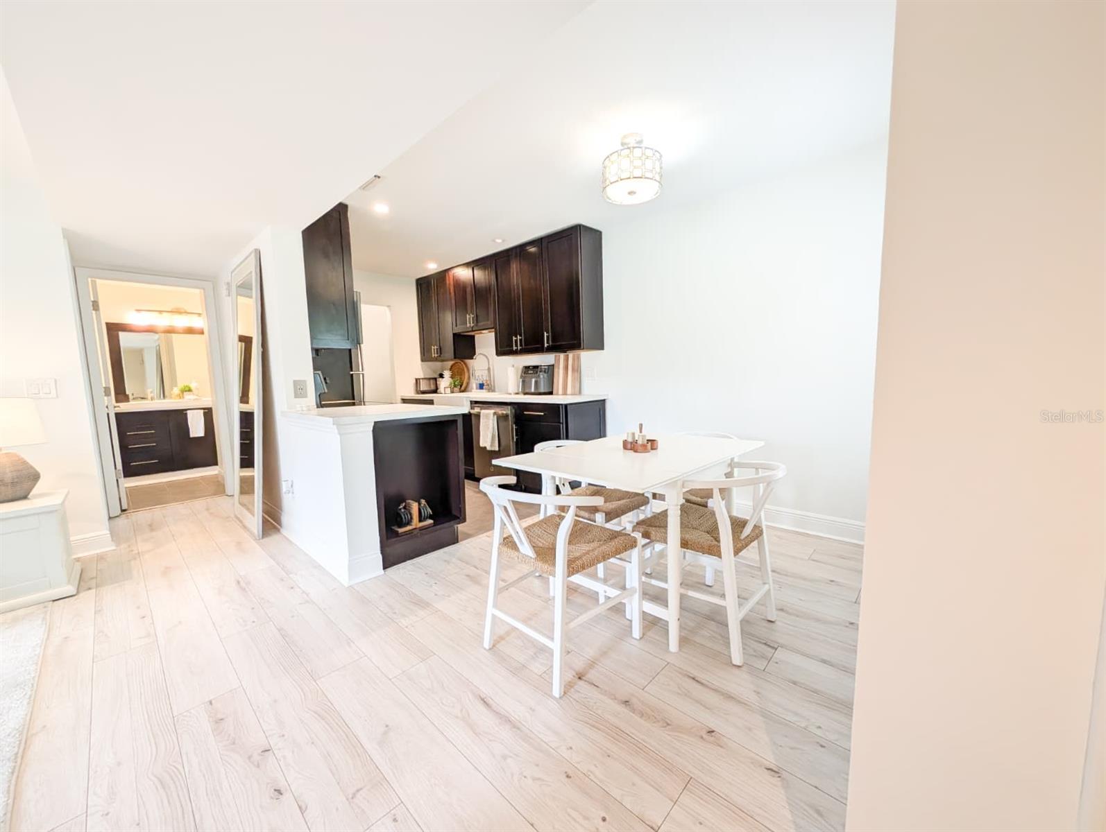 Image 7 of 32 For 10200 Belle Rive Boulevard 241