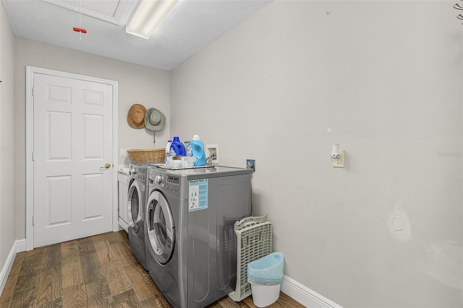 Image 12 of 33 For 2721 18th Avenue Ne