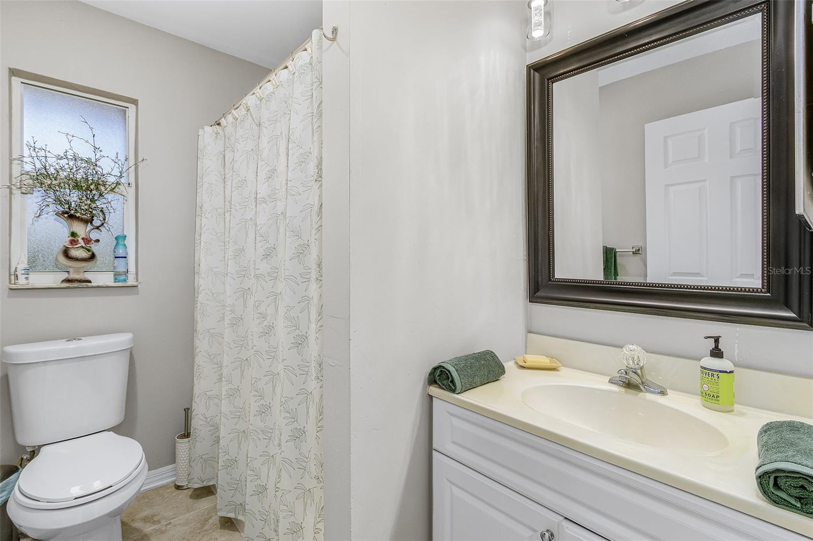 Image 13 of 33 For 2721 18th Avenue Ne