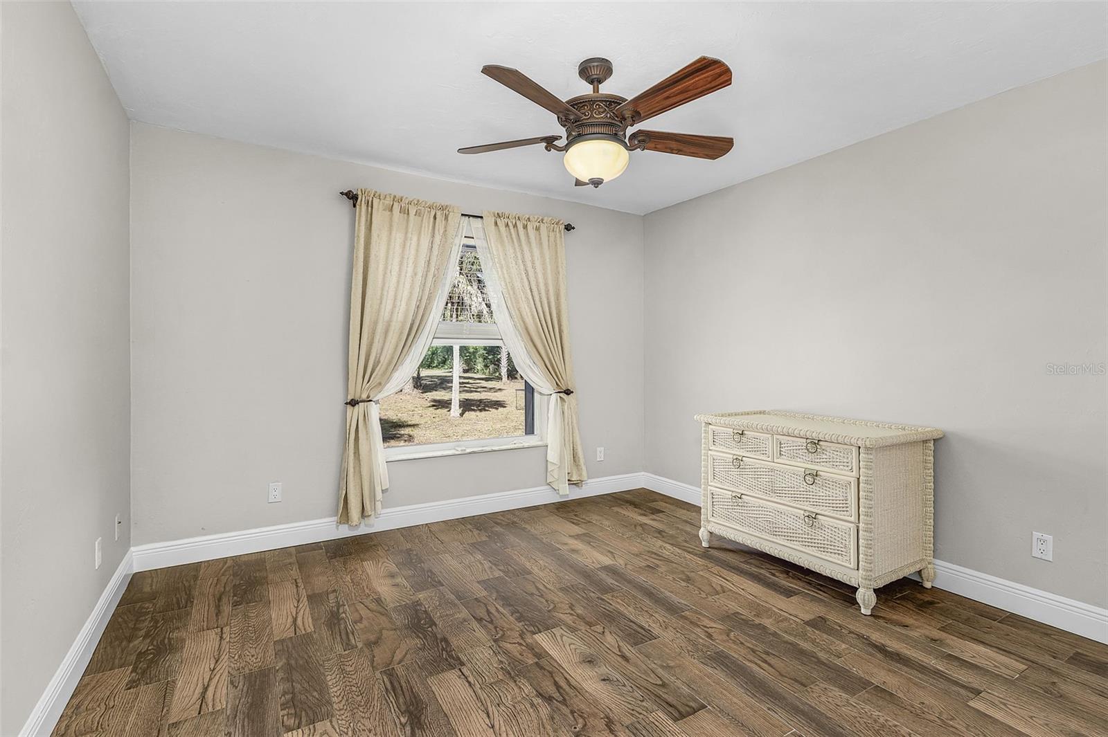 Image 14 of 33 For 2721 18th Avenue Ne