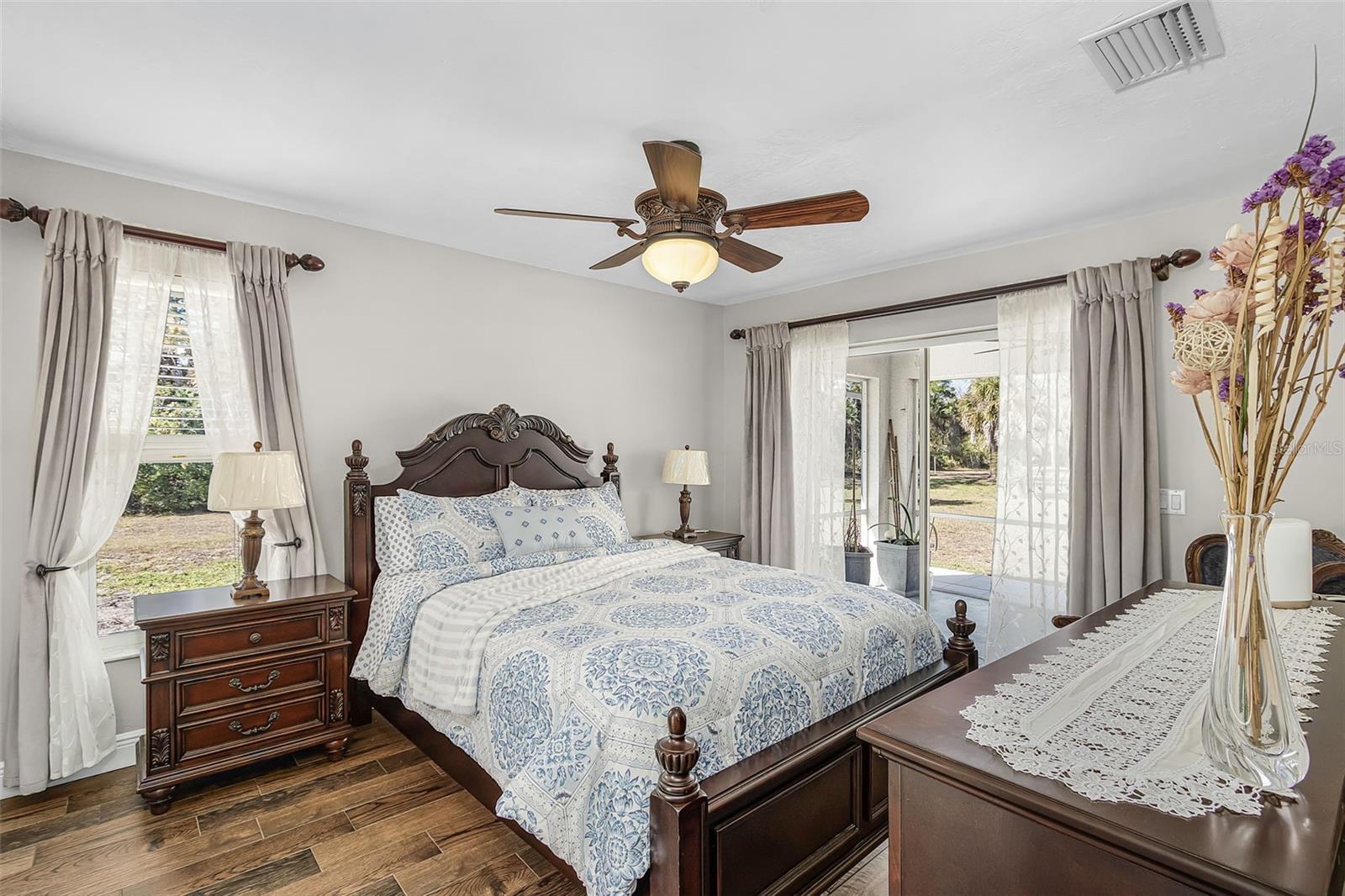 Image 15 of 33 For 2721 18th Avenue Ne