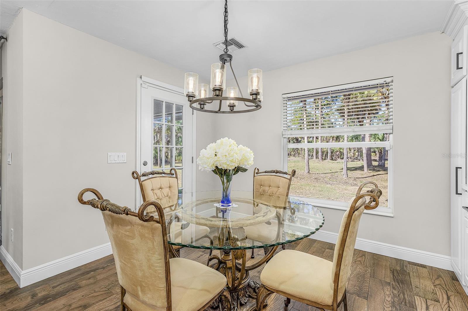 Image 5 of 33 For 2721 18th Avenue Ne