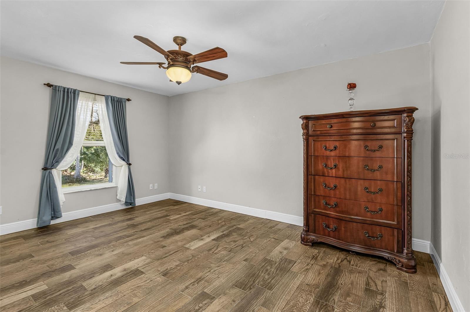 Image 8 of 33 For 2721 18th Avenue Ne