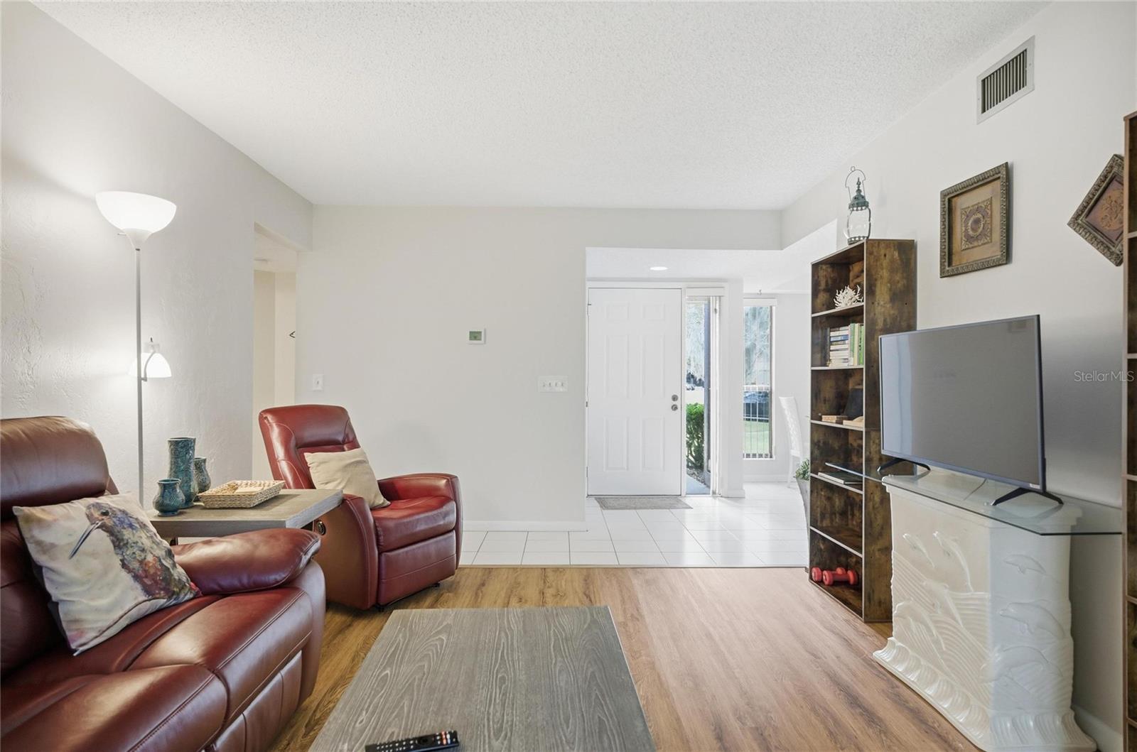 Image 11 of 74 For 31 Oxford Lane