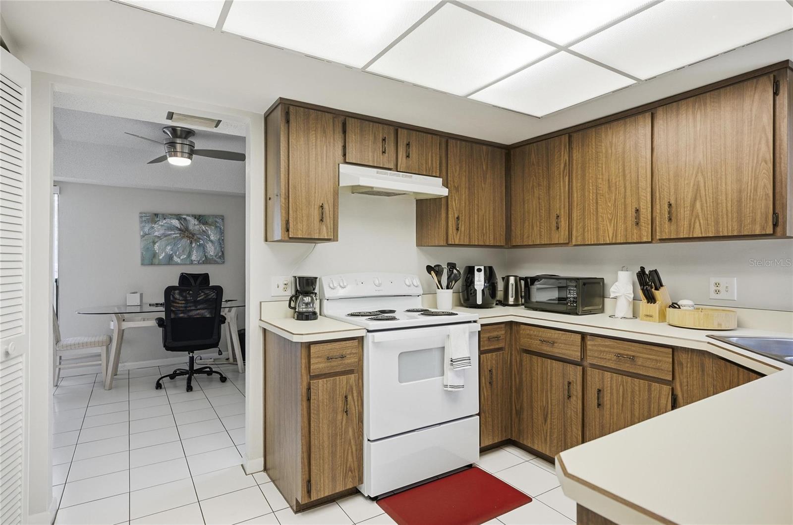 Image 15 of 74 For 31 Oxford Lane