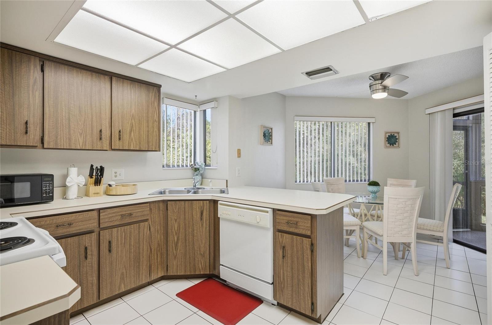 Image 16 of 74 For 31 Oxford Lane